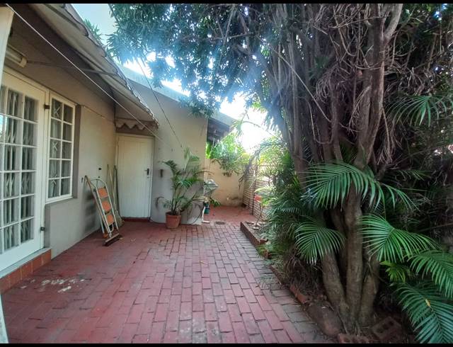 2 BEDROOM DUPLEX FOR SALE IN GLENWOOD